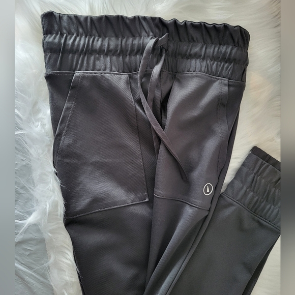 Go Upwest Women Black Jogger, Size XS (24) - Picture 3 of 5